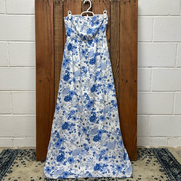 Old Navy Dresses & Skirts - Old Navy size small floral maxi dress